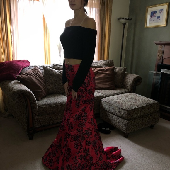 PROM/ FORMAL TWO PIECE RED & BLACK MERMAID DRESS - Picture 3 of 5